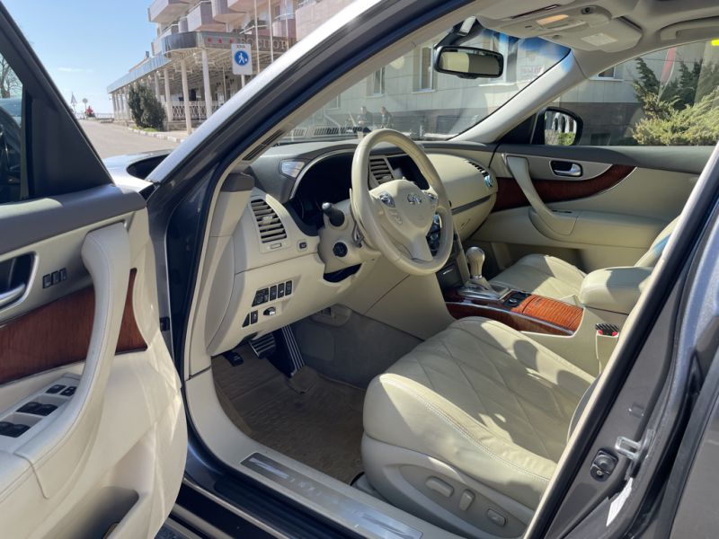 Infinity QX70