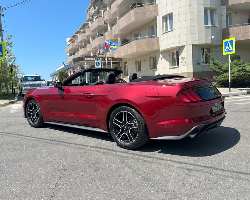 Ford Mustang Спорт купе / Кабриолет